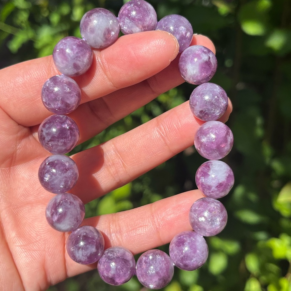 12mm stretchable high quality purple mica bracelet - Picture 7 of 10